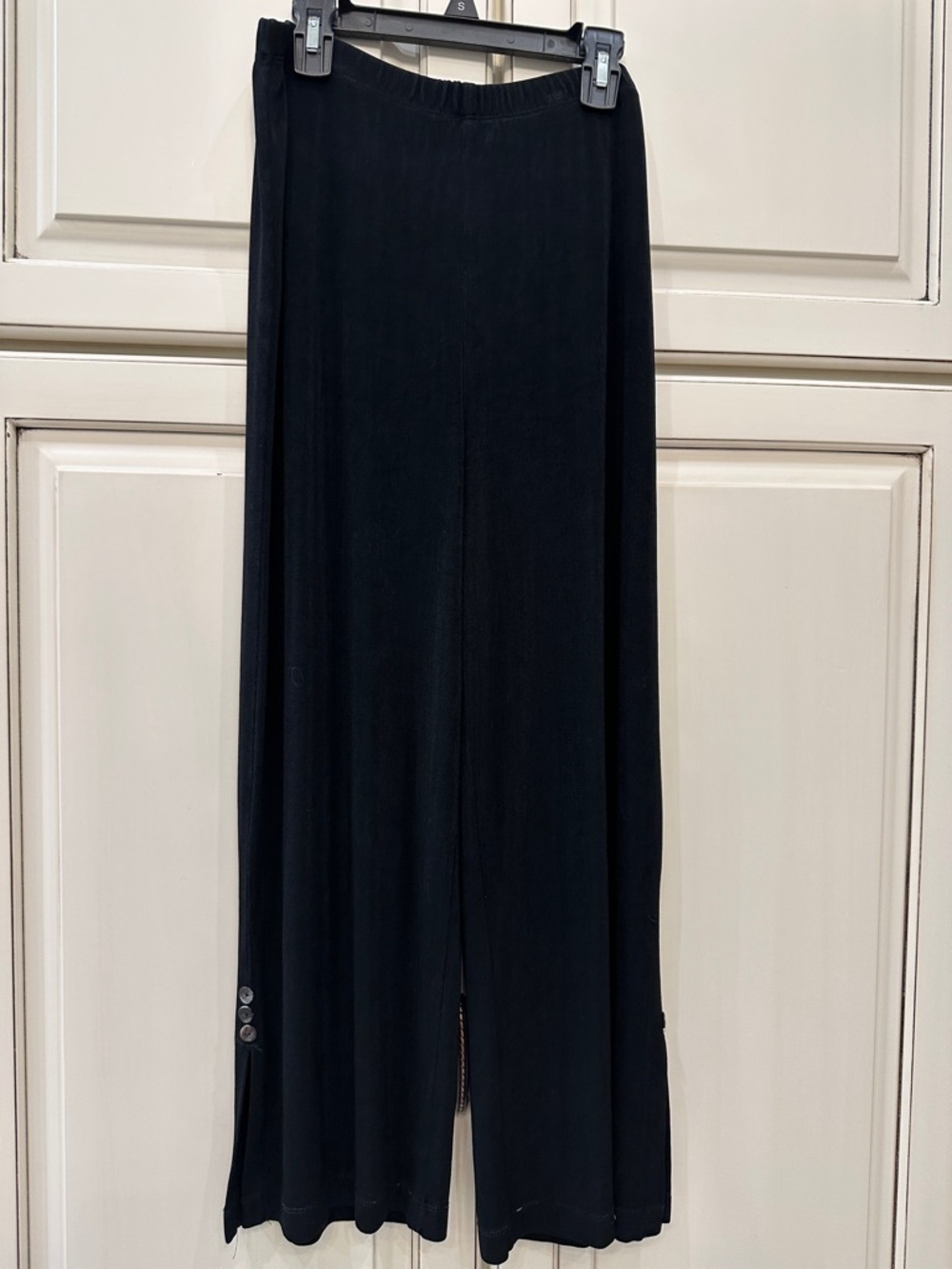 Women’s Black Chicos travelers knit Goucho pant.‎